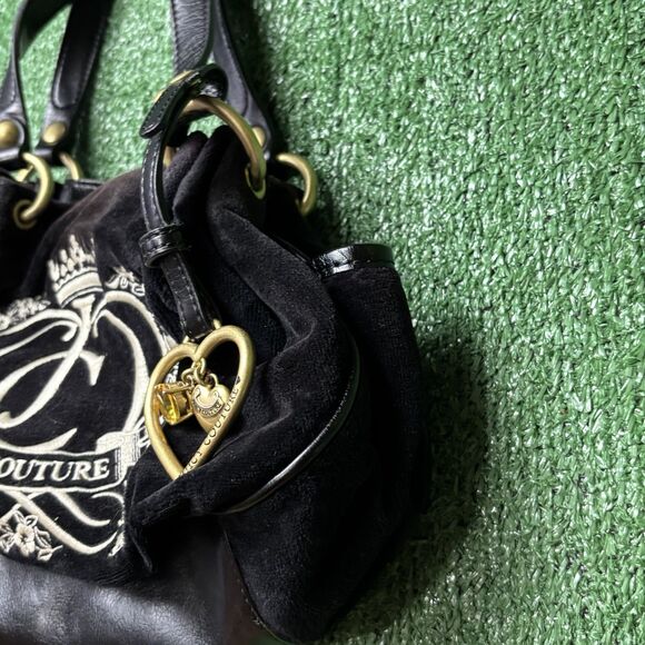 Juicy Couture Black Velvet Small Purse Vintage Y2K Bag Heart Charm Gold Chain - Picture 6 of 13